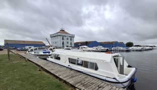 Alpha 34 - Weymouth Light 2 - 6 Berth Inland Cruiser 