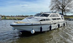 Faircraft 33 DC (Encounter) - OTIUM - 6 Berth Fixed canopy, dual steering with inboard engine