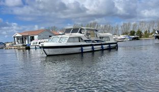 Alphacraft 35 - INDULGENCE - 6 Berth Inland cruiser 