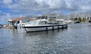 Alphacraft 35 - INDULGENCE - 6 Berth Inland cruiser 