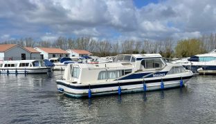 Alphacraft 35 - INDULGENCE - 6 Berth Inland cruiser 