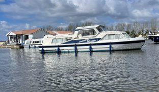 Alphacraft 35 - INDULGENCE - 6 Berth Inland cruiser 
