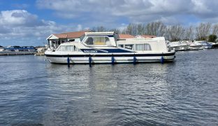 Alphacraft 35 - INDULGENCE - 6 Berth Inland cruiser 
