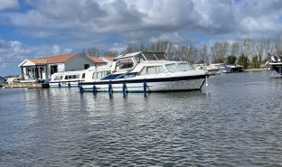 Alphacraft 35 - INDULGENCE - 6 Berth Inland cruiser 