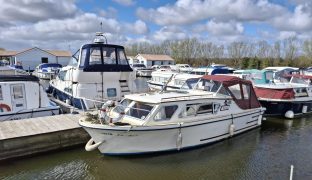 Seamaster 27 - New Moon - 4 Berth Inland cruiser