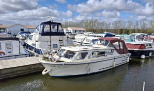 Seamaster 27 - New Moon - 4 Berth Inland cruiser