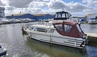 Seamaster 27 - New Moon - 4 Berth Inland cruiser