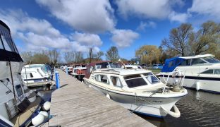 Seamaster 27 - New Moon - 4 Berth Inland cruiser