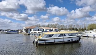 Dawncraft 30 - Yorkshire Rose - 5 Berth Inland cruiser 