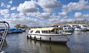 Dawncraft 30 - Yorkshire Rose - 5 Berth Inland cruiser 