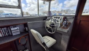 Dawncraft 30 - Yorkshire Rose - 5 Berth Inland cruiser 