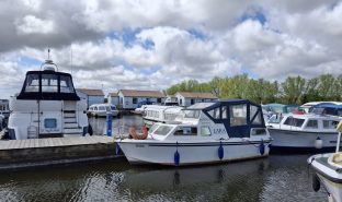 Beaves Marine - Lara  - 4 Berth Inland cruiser 