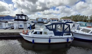 Beaves Marine - Lara  - 4 Berth Inland cruiser 
