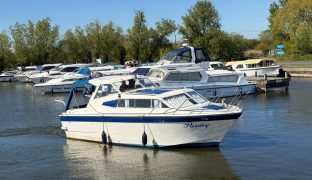Seamaster 820 - PURDY - 4 Berth Inland cruiser