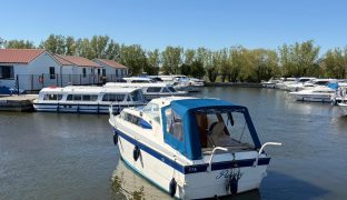 Seamaster 820 - PURDY - 4 Berth Inland cruiser