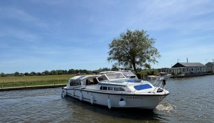 Haines Built Aquafibre Pearl 38 - Kir Royal - 4 Berth Inland cruiser 
