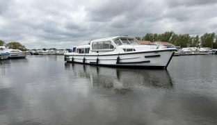 Connoisseur 42 - Fairway 1 - 8 Berth Boat