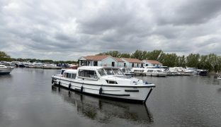 Connoisseur 42 - Fairway 1 - 8 Berth Boat