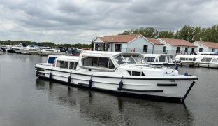 Connoisseur 42 - Fairway 1 - 8 Berth Boat