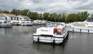 Connoisseur 42 - Fairway 1 - 8 Berth Boat