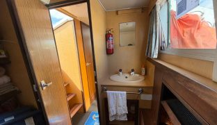 Connoisseur 42 - Fairway 1 - 8 Berth Boat