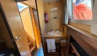 Connoisseur 42 - Fairway 1 - 8 Berth Boat
