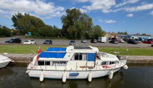 Broom 30 - Rainbow Days  - 6 Berth Inland cruiser 