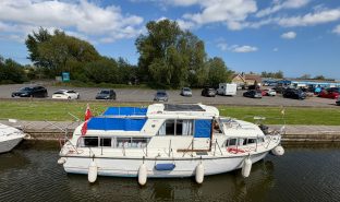 Broom 30 - Rainbow Days  - 6 Berth Inland cruiser 