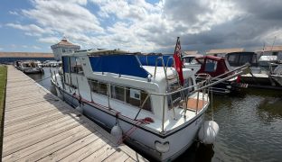 Broom 30 - Rainbow Days  - 6 Berth Inland cruiser 