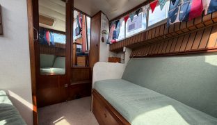 Broom 30 - Rainbow Days  - 6 Berth Inland cruiser 