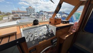 Broom 30 - Rainbow Days  - 6 Berth Inland cruiser 