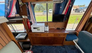 Broom 30 - Rainbow Days  - 6 Berth Inland cruiser 