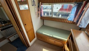 Broom 30 - Rainbow Days  - 6 Berth Inland cruiser 