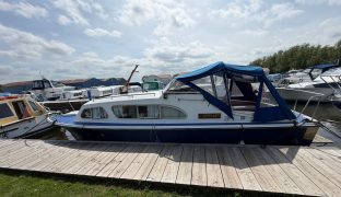 Elysian 27 - Avocet - 4 Berth Inland cruiser