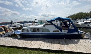 Elysian 27 - Avocet - 4 Berth Inland cruiser