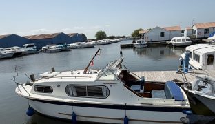 Freeman 23 - CHRISALIZ - 4 Berth Classic Inland Cruiser