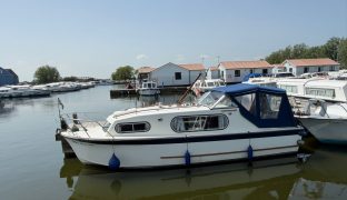 Freeman 23 - CHRISALIZ - 4 Berth Classic Inland Cruiser