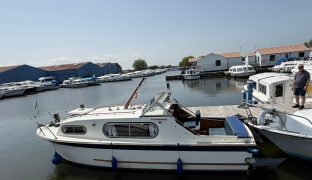 Freeman 23 - CHRISALIZ - 4 Berth Classic Inland Cruiser