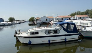 Freeman 23 - CHRISALIZ - 4 Berth Classic Inland Cruiser