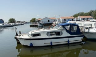 Freeman 23 - CHRISALIZ - 4 Berth Classic Inland Cruiser