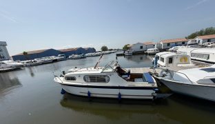 Freeman 23 - CHRISALIZ - 4 Berth Classic Inland Cruiser