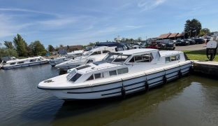 Aquafibre 35 CC - Charmed Life - 6 Berth Boat