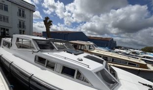 Aquafibre 37 CC - Charmed Life - 6 Berth Boat