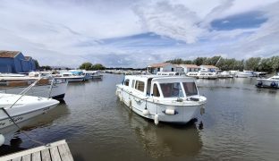 Falcon 26 - Heart Beat - 2 Berth Inland river cruiser