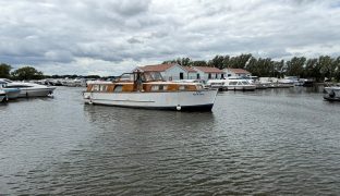 Broom Commander - Perrapin - 5 Berth Classic wooden river cruiser