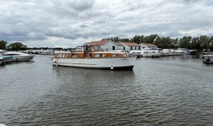 Broom Commander - Perrapin - 5 Berth Classic wooden river cruiser