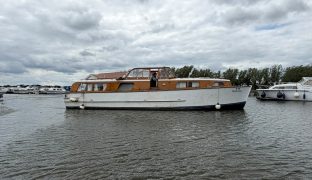 Broom Commander - Perrapin - 5 Berth Classic wooden river cruiser