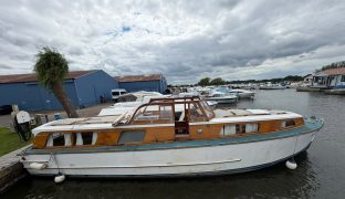 Broom Commander - Perrapin - 5 Berth Classic wooden river cruiser