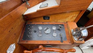 Broom Commander - Perrapin - 5 Berth Classic wooden river cruiser