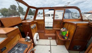 Broom Commander - Perrapin - 5 Berth Classic wooden river cruiser